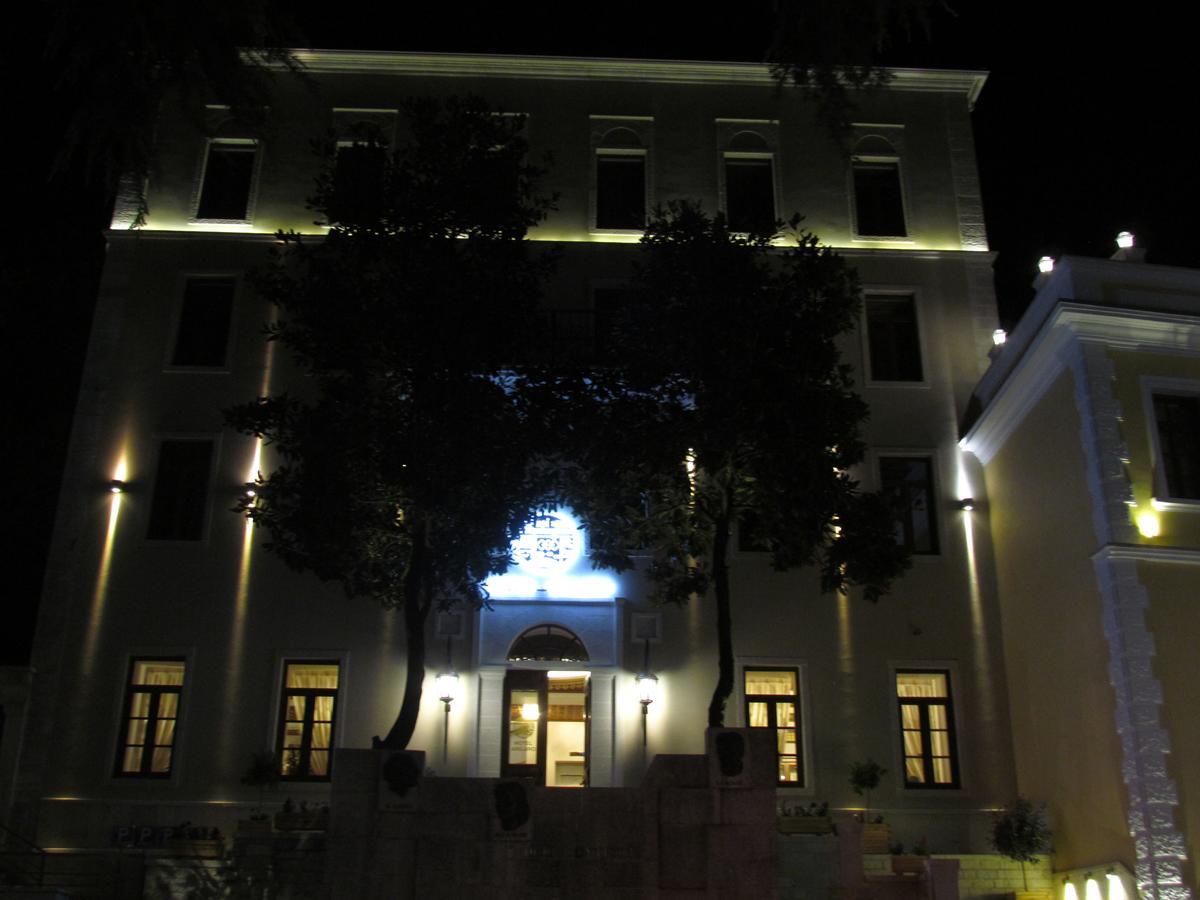 Hotel Argjiro Gjirokastër Екстериор снимка