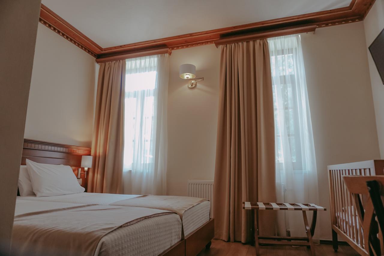 Hotel Argjiro Gjirokastër Екстериор снимка