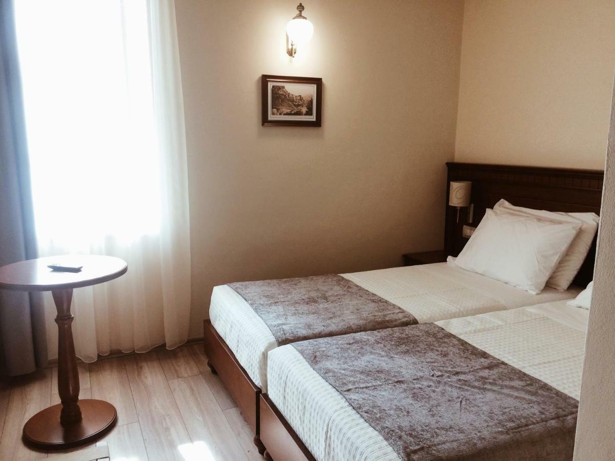 Hotel Argjiro Gjirokastër Екстериор снимка