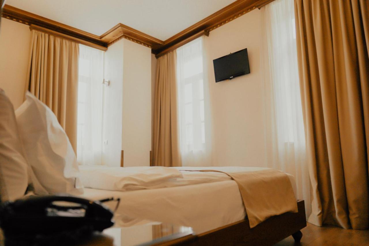 Hotel Argjiro Gjirokastër Екстериор снимка