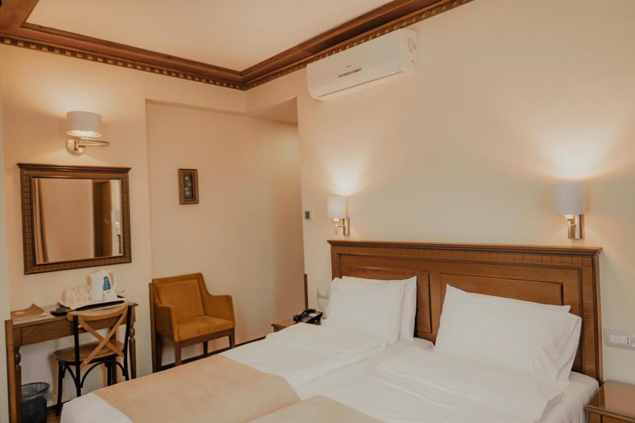 Hotel Argjiro Gjirokastër Екстериор снимка